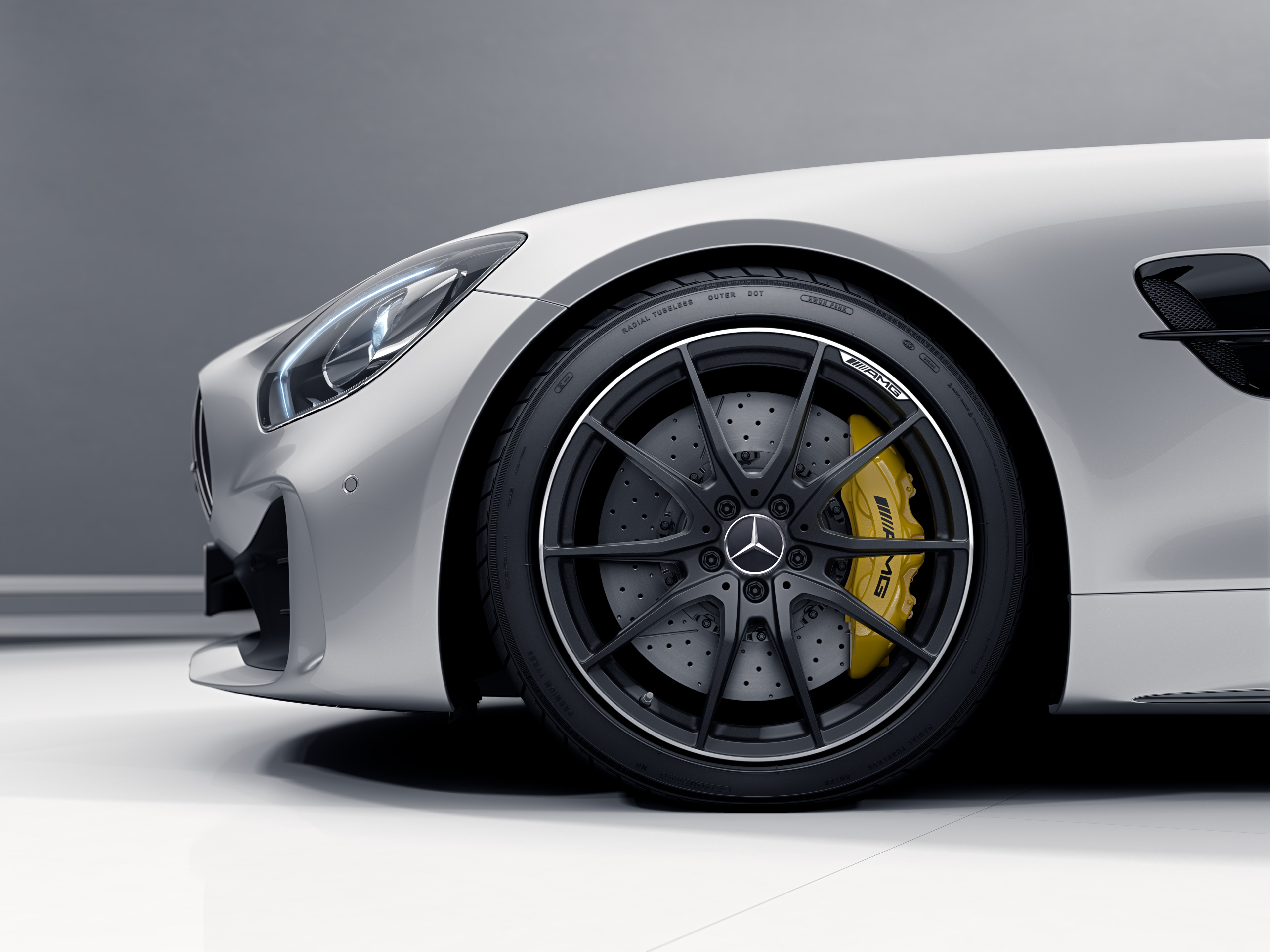 AMG forged wheel in cross-spoke design, 50.8 cm (20-inch), High-sheen rim flange - 11 J x 20 ET 68, matt black