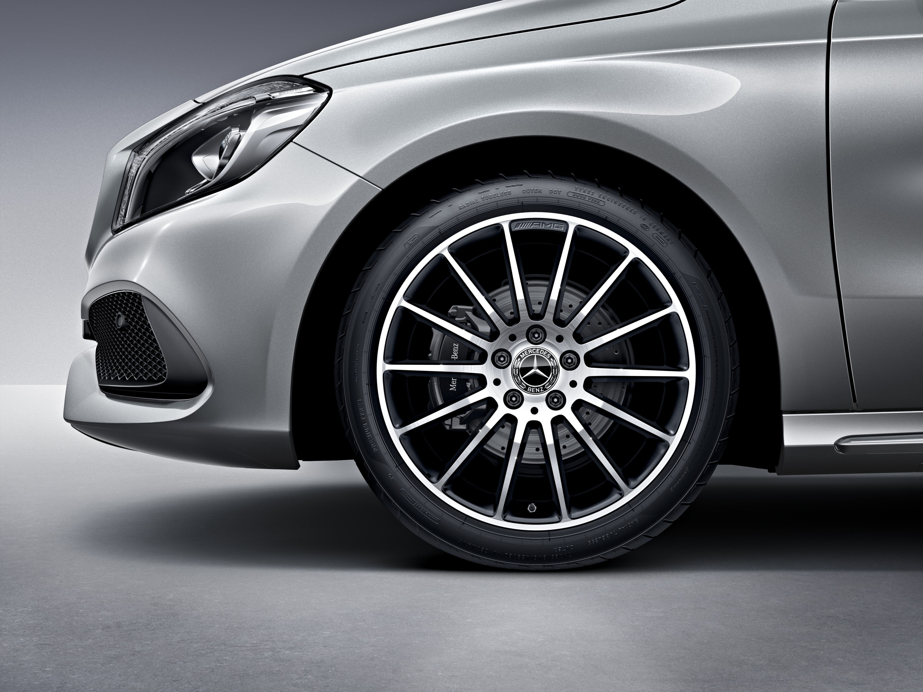 AMG multi-spoke wheel, 45.7 cm (18-inch), High-sheen rim flange - 7,5 J x 18 ET 52, black